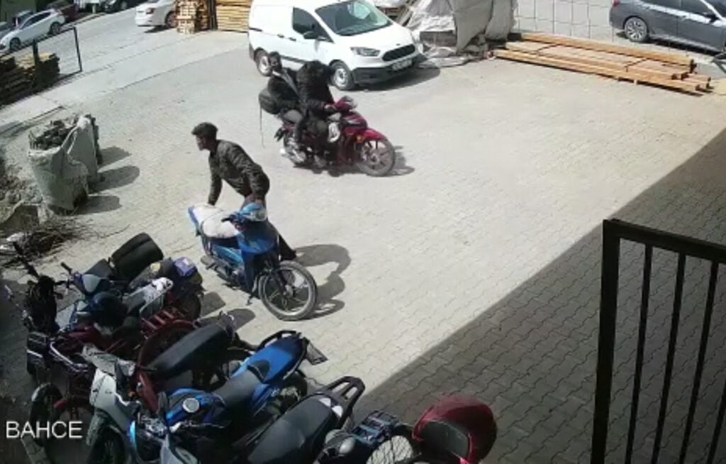 Fabrika işçisi hırsızları böyle kovaladı