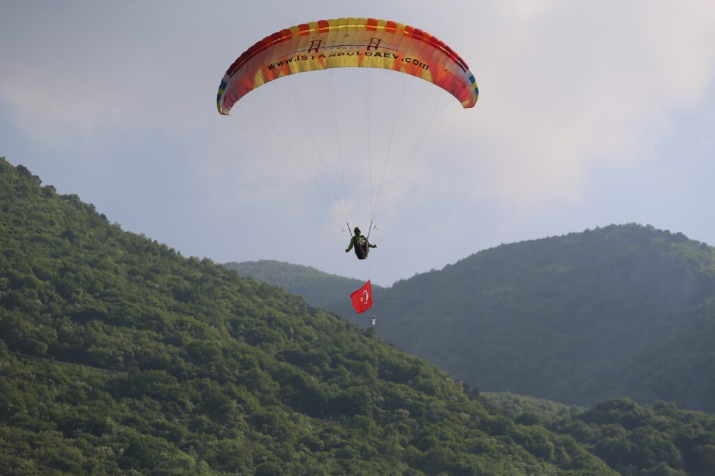 Özgürlük için Uludağ’dan atladılar!