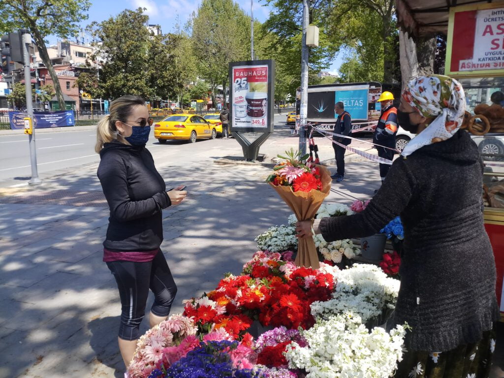 Çiçekçi esnafının yüzü gülmedi!