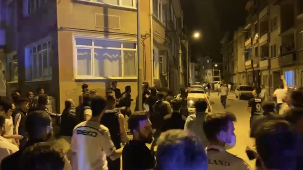 Şampiyonluğa gölge düşürdüler! Kutlamada taraftarlar birbirine girdi!