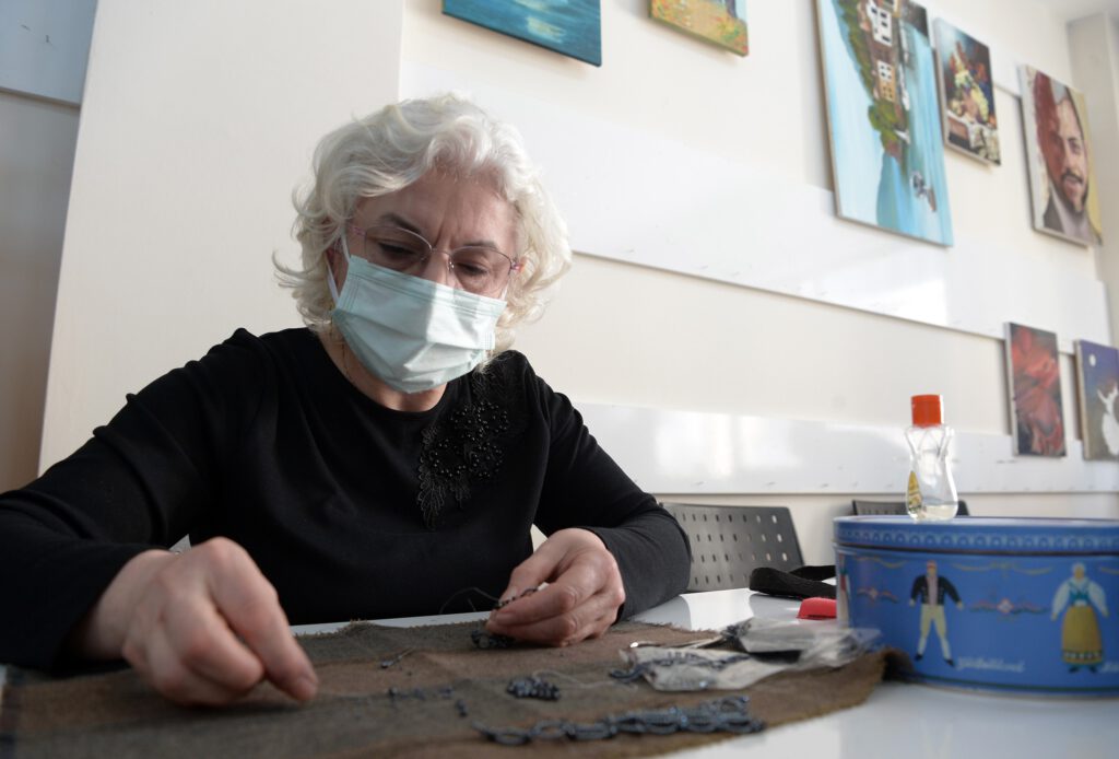 OSMEK ev hanımlarına iş imkânı sağlıyor!