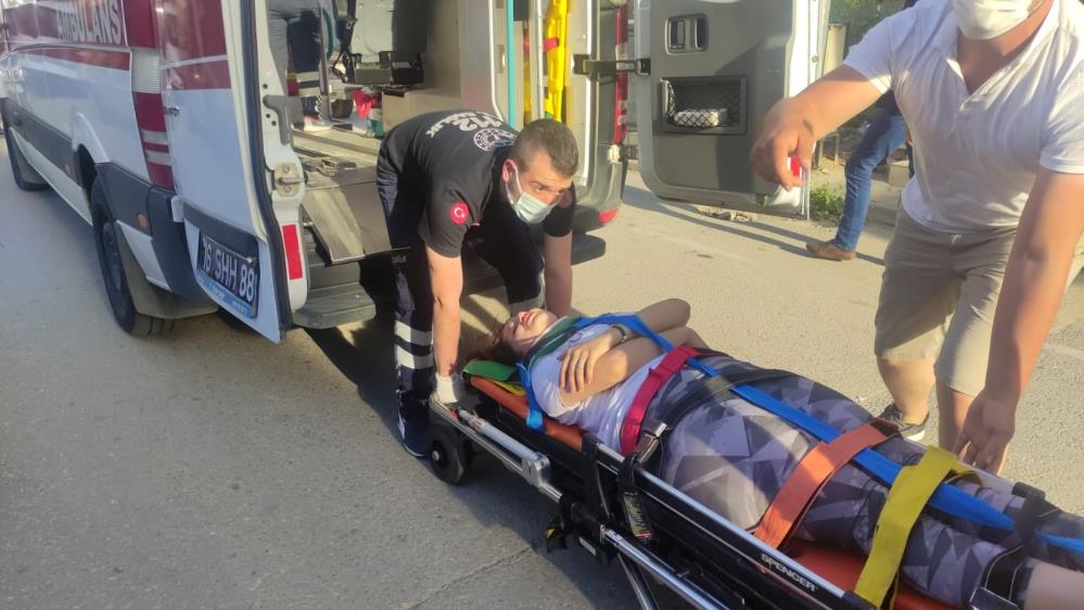 Traktör römorkundan düşen genç kız ağır yaralandı!