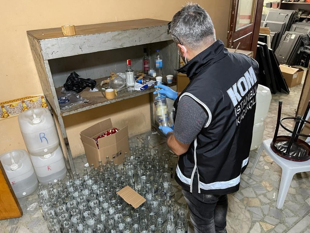 Sahte içki tacirleri durmuyor: 2 tondan fazla sahte içki ele geçirildi