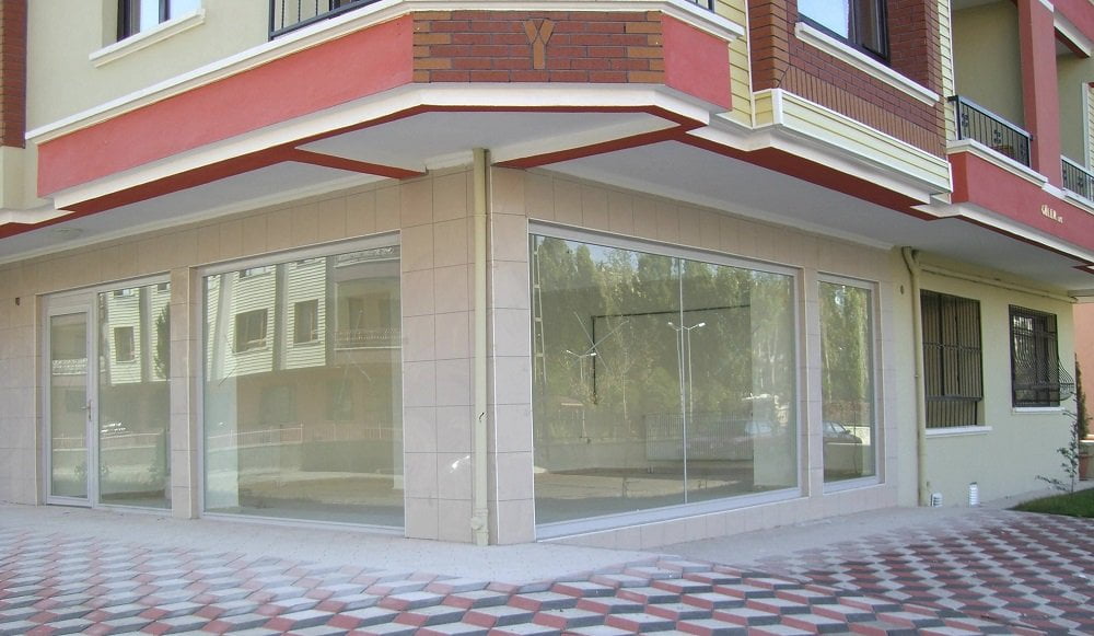 İhsaniye’de 242 m2 dükkan satılık