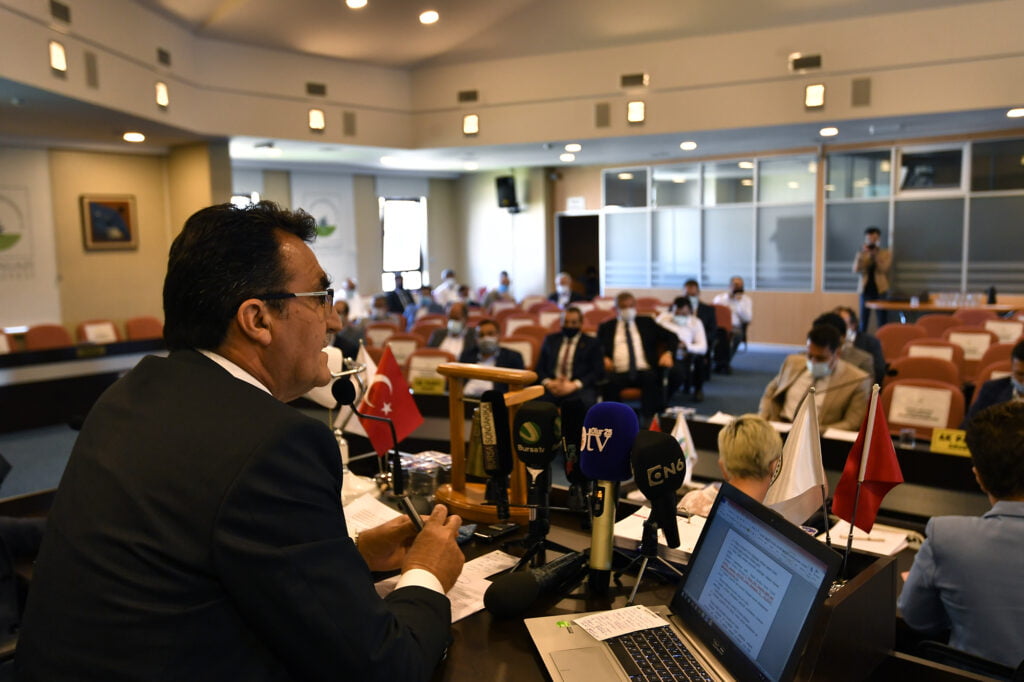 Dündar: “Filistinlilere kendi topraklarında sürgün hayatı yaşatılıyor”