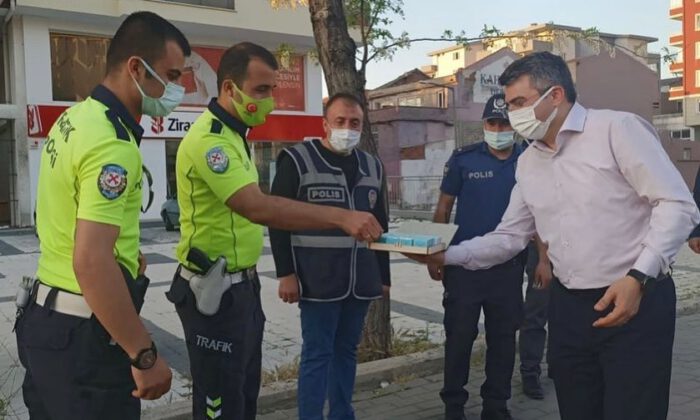 Görev başındaki kahramanlar bayramda da unutulmadı!