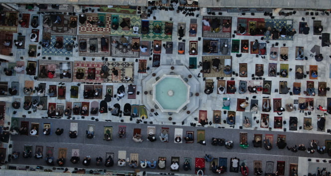 Emirsultan Bayram Namazında Doldu Taştı