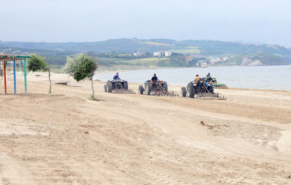Mudanya Esence sahili yaza hazırlanıyor