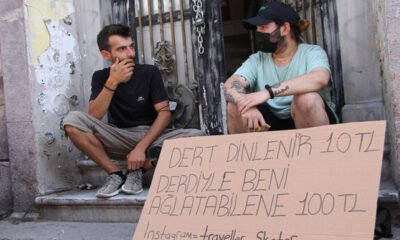 10 liraya dert dinleyen gezgin, kendisini ağlatana 100 lira veriyor