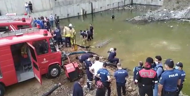 İnşaattaki gölette boğulma tehlikesi geçiren çocuğu dalgıçlar kurtardı