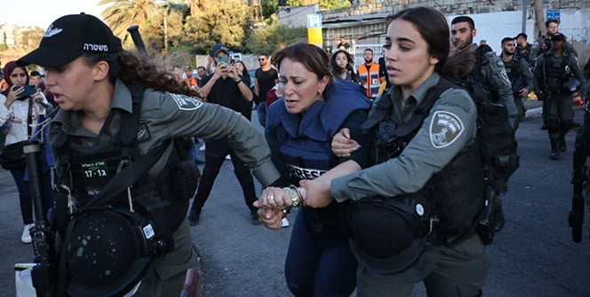İsrail güçlerinden Al-Jazeera muhabirine darp ve gözaltı