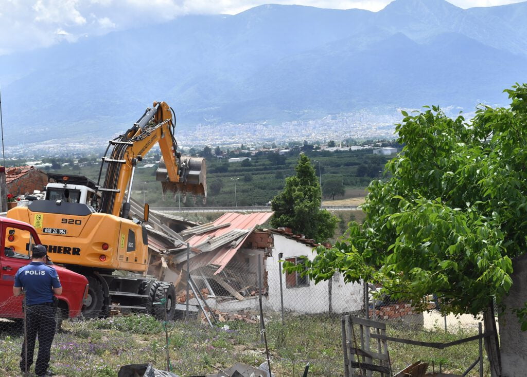 Osmangazi’de kaçak yapılaşma ile mücadele devam ediyor