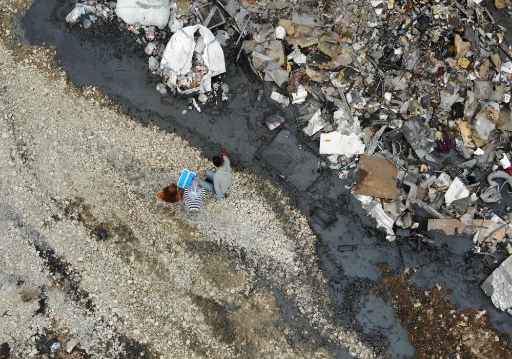 Evlerin yanına dökülen kimyasal madde için ekipler nöbette