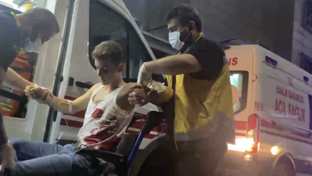 Alacak verecek meselesinde baba ve oğul tornavida ile yaralandı