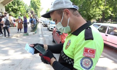 Sınava giden öğrencileri polis kurtardı