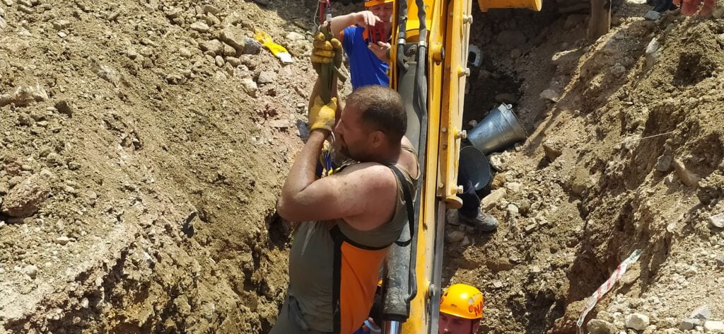 Bursa’da göçükte can pazarı…Bir saat sonra kurtarıldı