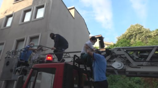 1’i bebek 3’ü çocuk, 12 kişi böyle kurtarıldı