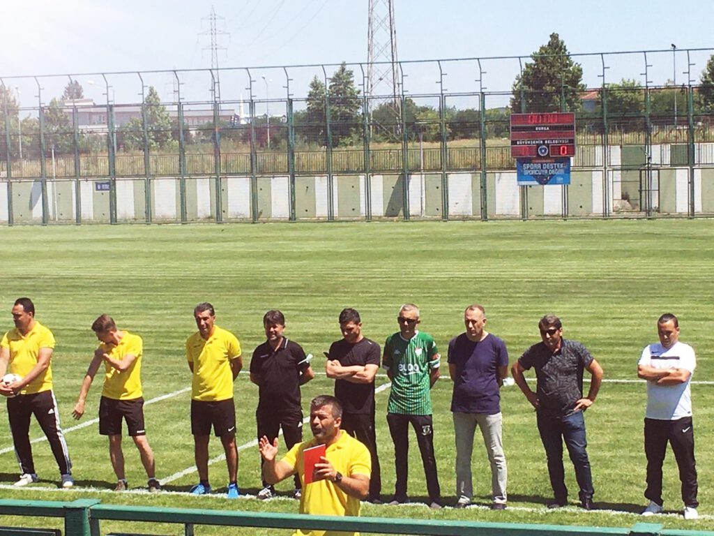 Ayak tenisinde Bursalı öğretmenlere eğitim sertifikası