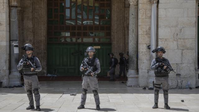 Fanatik Yahudiler Mescid-i Aksa’ya baskın düzenledi