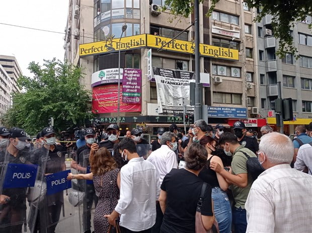 HDP İzmir binasına saldırı: 1 kişi hayatını kaybetti