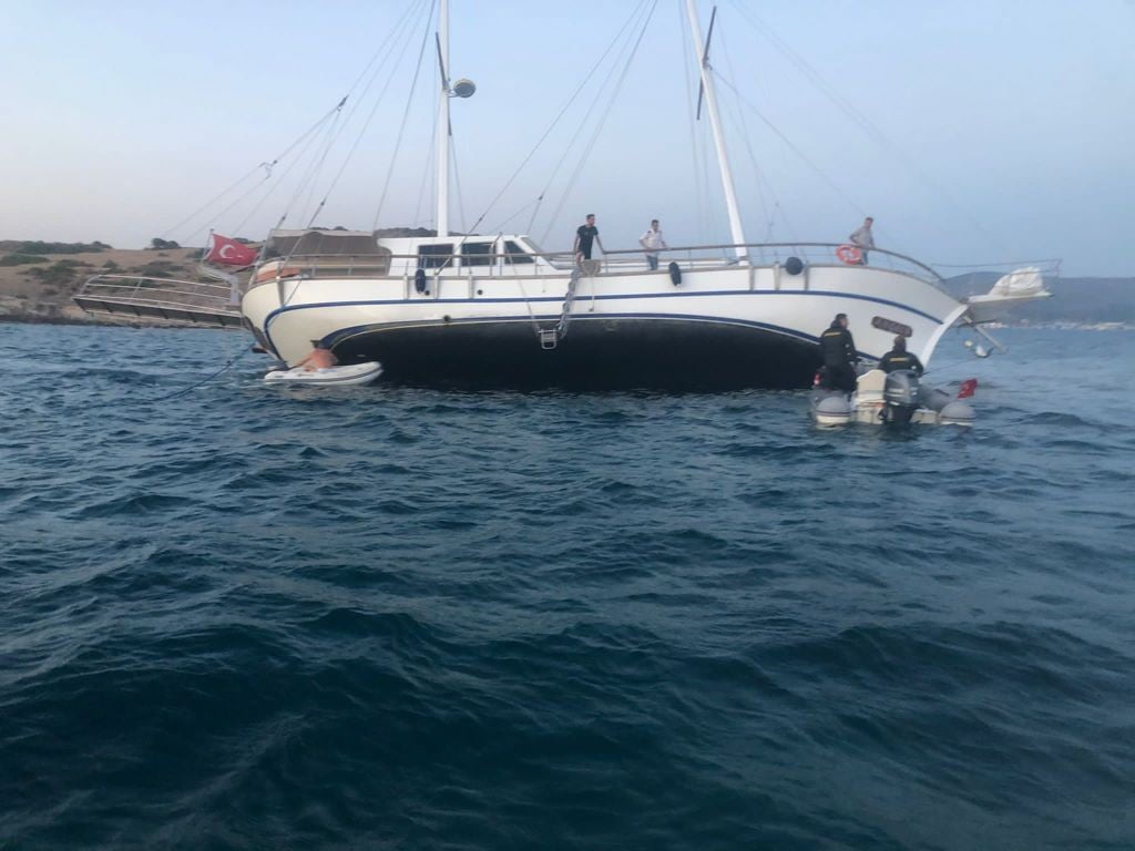 Milyon dolarlık tur teknesi karaya oturdu