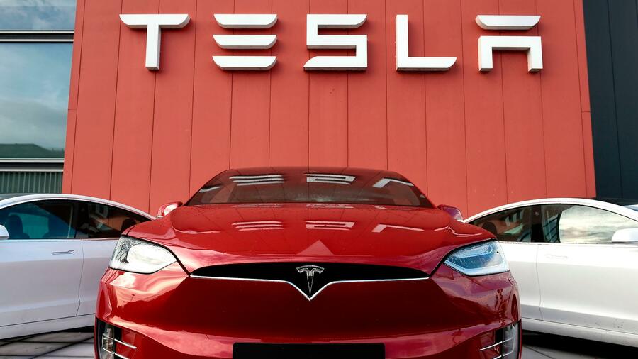 Tesla 285 bin aracını geri çağırıyor