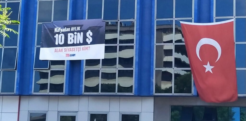 İsmet Karaca: ”10 bin dolar alan siyasetçi kim?”