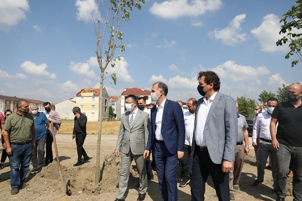 251 şehi̇t anısına 251 ağaç dikildi