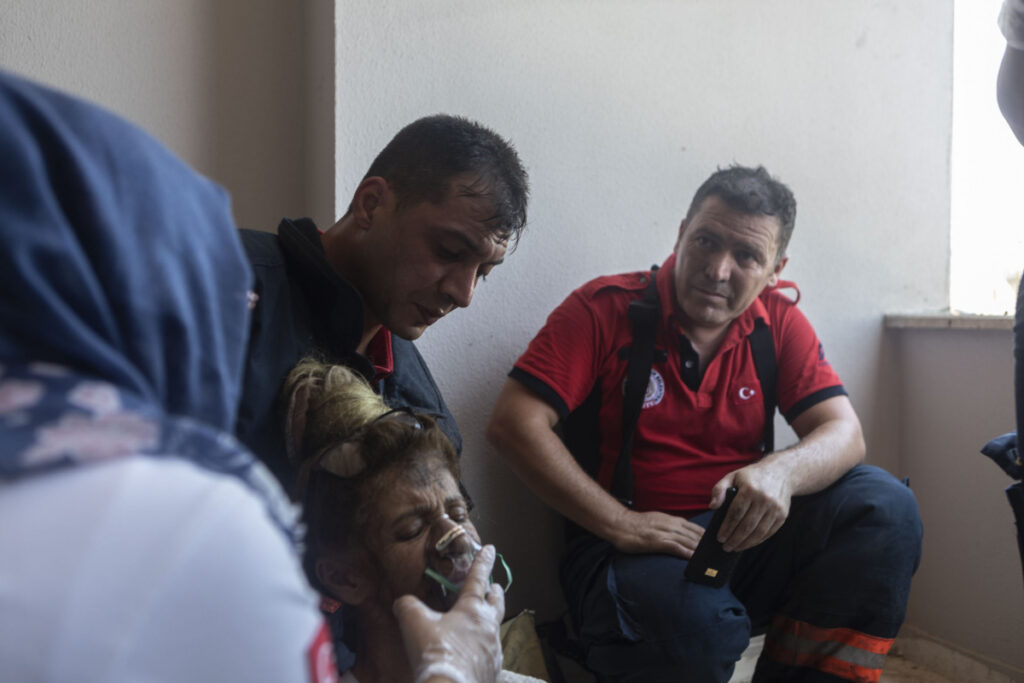 Kapıyı açar açmaz bayıldı!