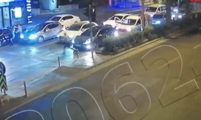 O sürücü polis memurunu aracın kaputunda böyle sürükledi!
