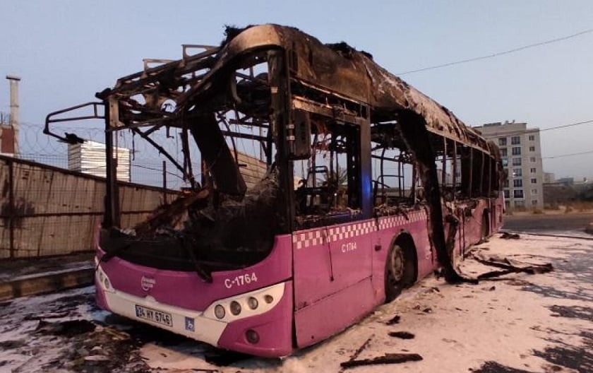 Otobüs alev alev yandı