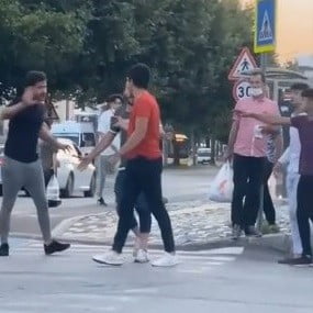 Makas atan sürücüye meydan dayağı