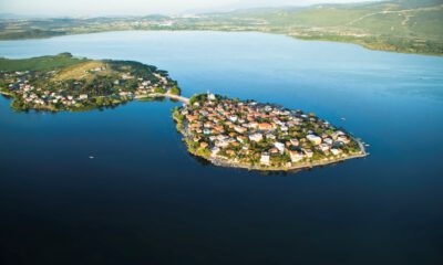Gölyazı’da eşsiz şenlik: dört bir yanı çiçeklerle bezetildi