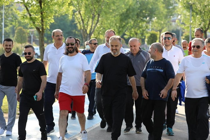 Alinur Aktaş, vatandaşlarla spor yaptı