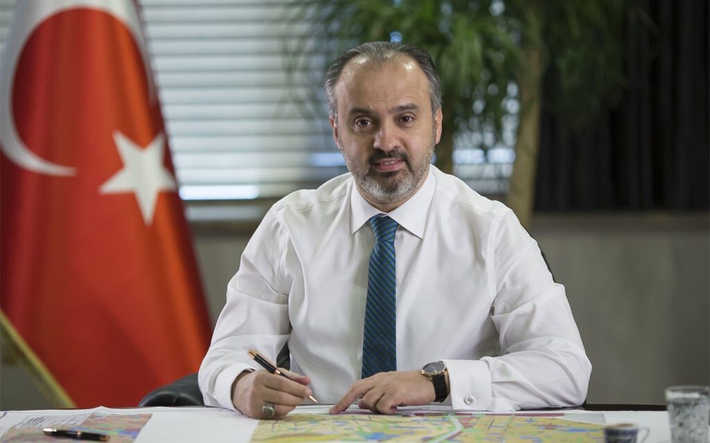 Aktaş’tan gözü yaşlı kadına yardım eli