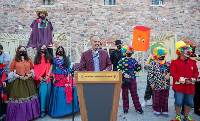 Bursa sokakları sanatla şenleniyor