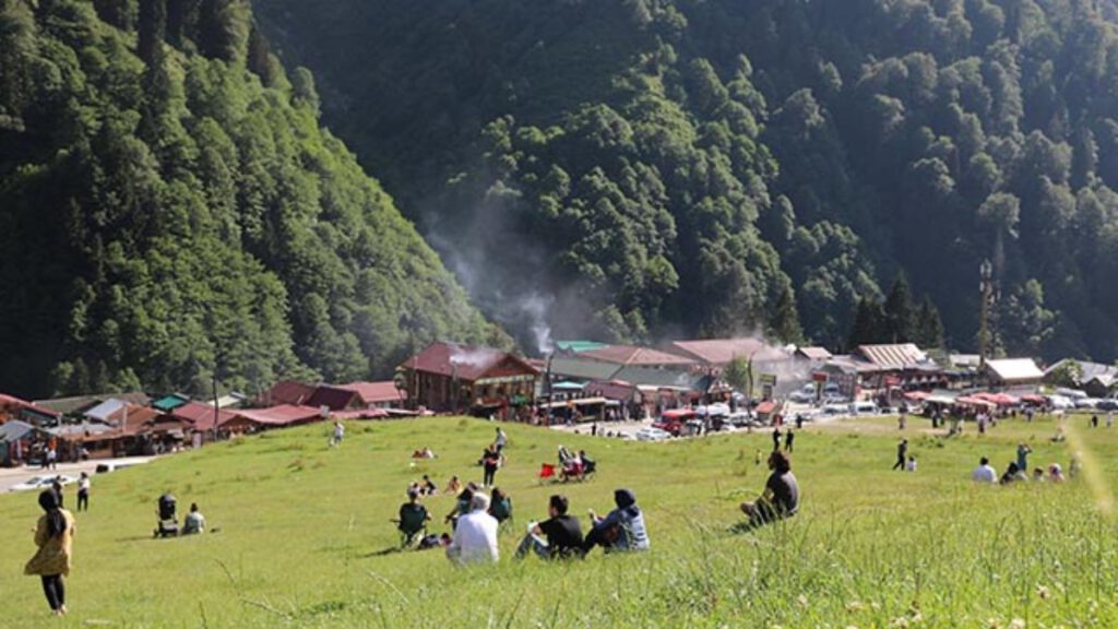 Ayder Yaylası ziyaretçi akınına uğruyor