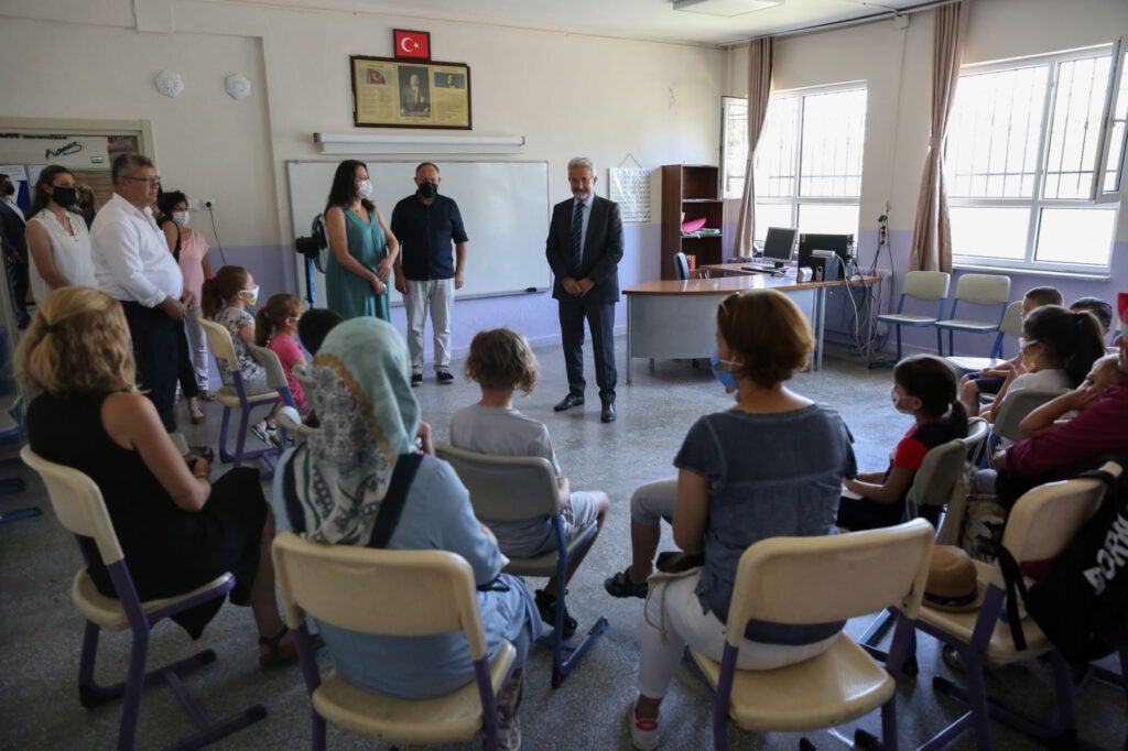 Başkan Erdem, çocukların eğlencesi̇ne ortak oldu