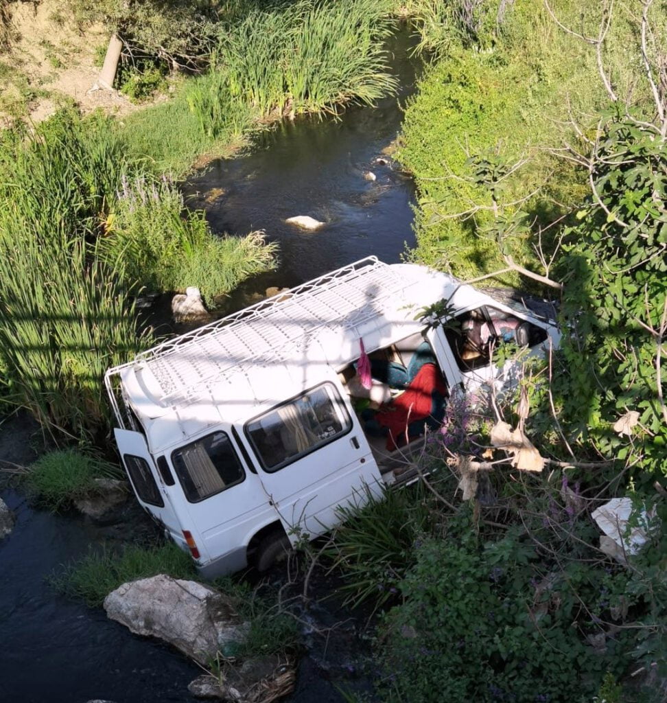 Bursa’da minibüs dereye uçtu: 5 yaralı