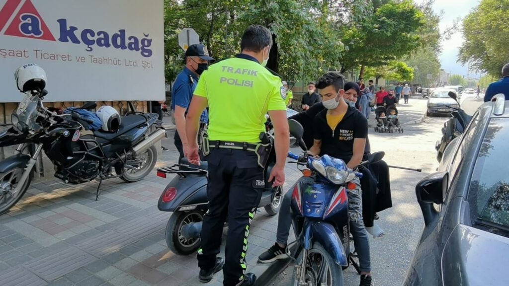 Bursa’da polisten alkışlanacak hareket