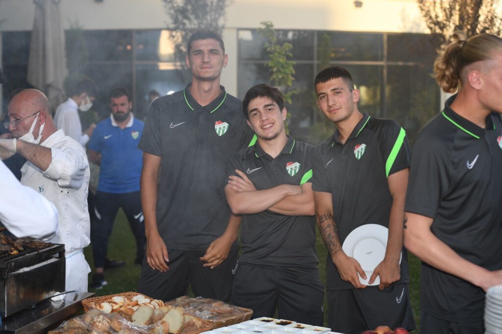 Bursasporlu futbolcular yemekte buluştu