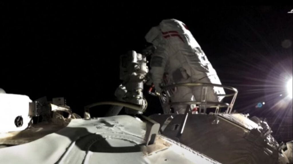 Çinliler, ilk uzay yürüyüşünü yaptı