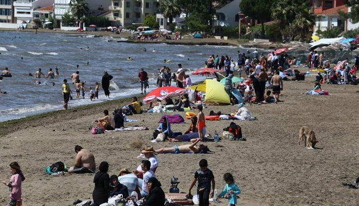 Bursalılar pazar günü denize akın etti