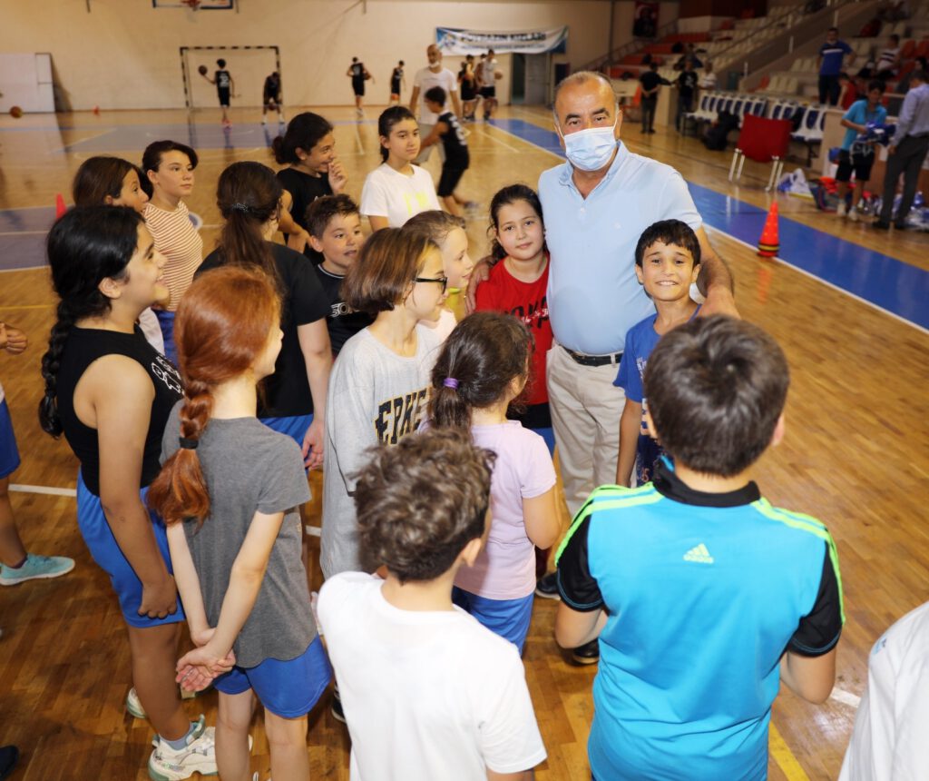 Basketbolcuların formaları Türkyılmaz’dan