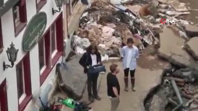 Haber uğruna kendini çamura bulayan muhabir işinden oldu