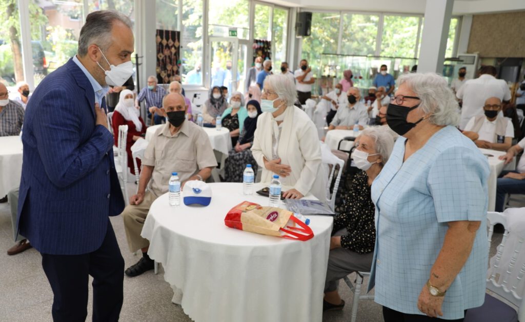 Huzurevi ve hastanede bayram