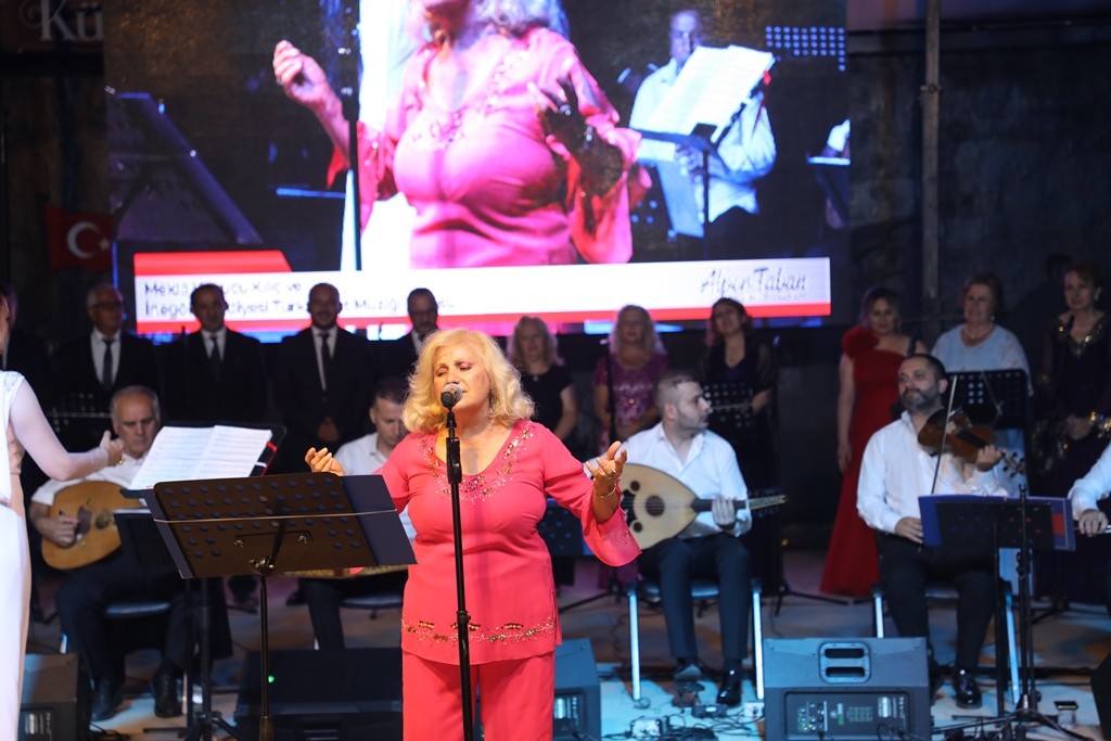 İnegöl’de unutulmaz Türk Halk Müziği gecesi