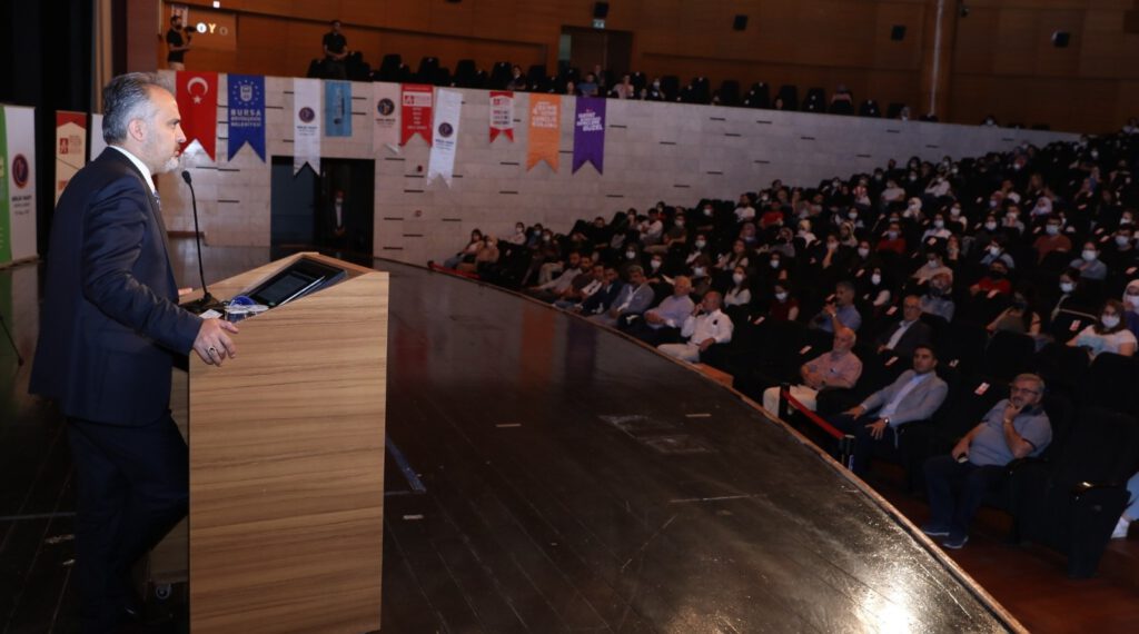 Memur adaylarına ücretsi̇z KPSS eği̇ti̇mi̇