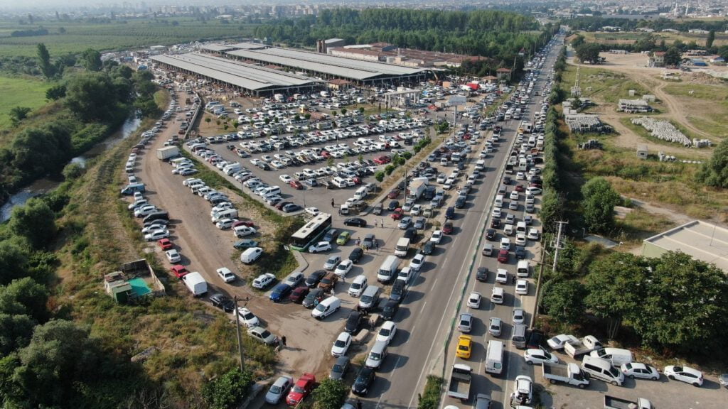 Oto pazarı deği̇l, kurban pazarı!