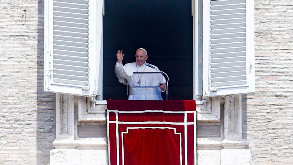 Papa Francis hastaneye kaldırıldı